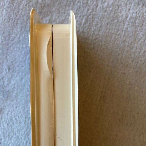 Walt Disney’s The Rescuers VHS Black Diamond Classic. - Picture 4 of 6